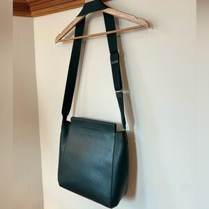 Everlane Form Bag in Dark Green
